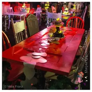 Alice In Wonderland Halloween image-table setting