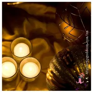10 Festive Ideas From A Celebrity Holiday Party-candle decor image