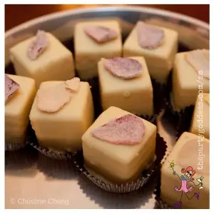 10 Best Appetizers & Drinks For A Holiday Party-dessert image