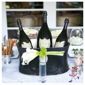 10 Best Appetizers & Drinks For A Holiday Party-party table image