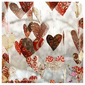 DIY Valentine's Day Ideas That You'll LOVE!-plastic heart garland image