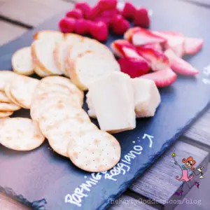 Make holiday hosting easy! The Party Goddess, LA's best full service event planner, shares tips to throw a ridiculously fabulous DIY party on a budget! Check it out at https://thepartygoddess.com/host-festive-byo-diy-party #diy #diyparty @maiasphoto @christinechang - potluck image