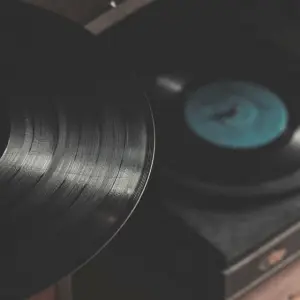 Go Old School With A Retro Cocktail Party!