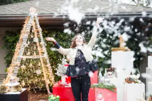 Marley throwing up snow.