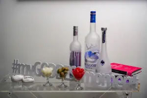 luxury hotel hosting tips drinks